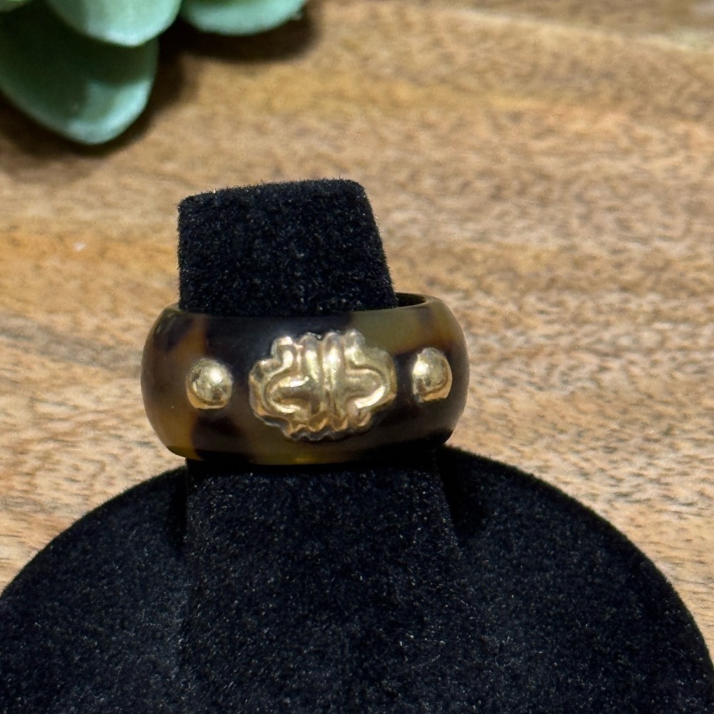 Women’s ring size 6